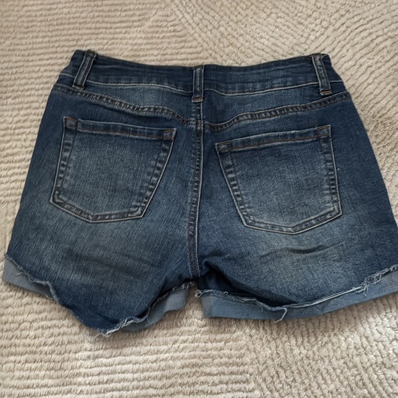 American Eagle‎ Super stretch distressed Jean shorts Sz 4 - Picture 2 of 4